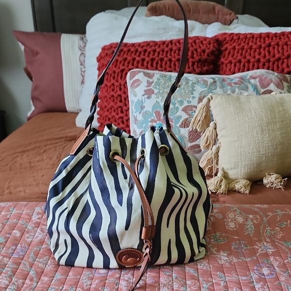 Dooney & Bourke - Picture 1 of 10